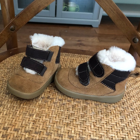 baby boy uggs size 4